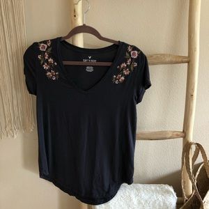AE soft&sexy embroidered flower v-neck tee